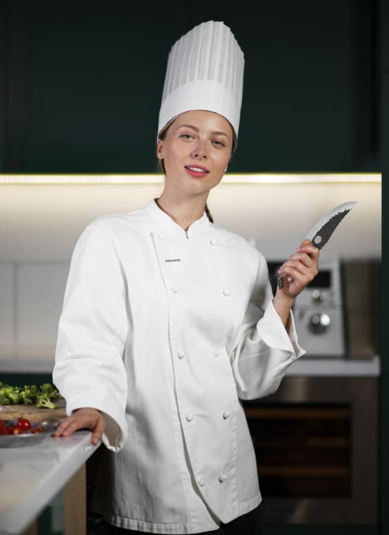 Ellie Clarke med Huusk-kniv